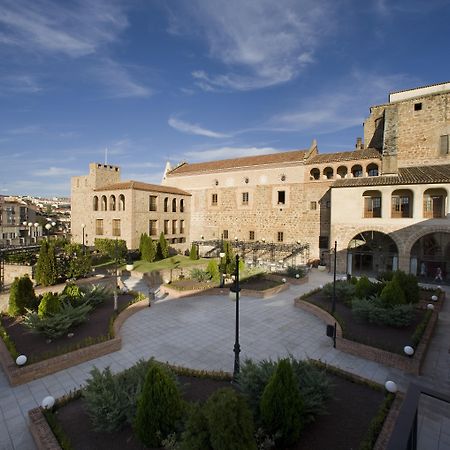 Parador De Plasencia Hotel Exterior photo