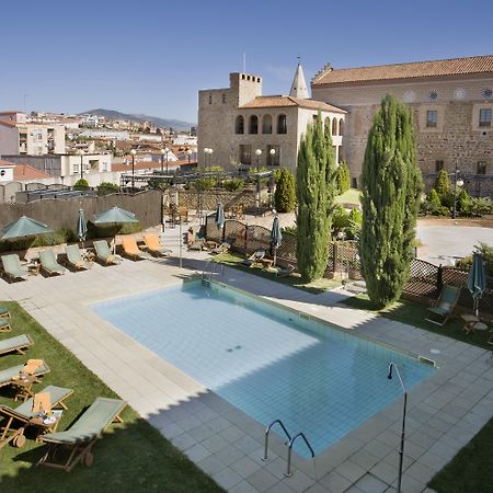 Parador De Plasencia Hotel Exterior photo