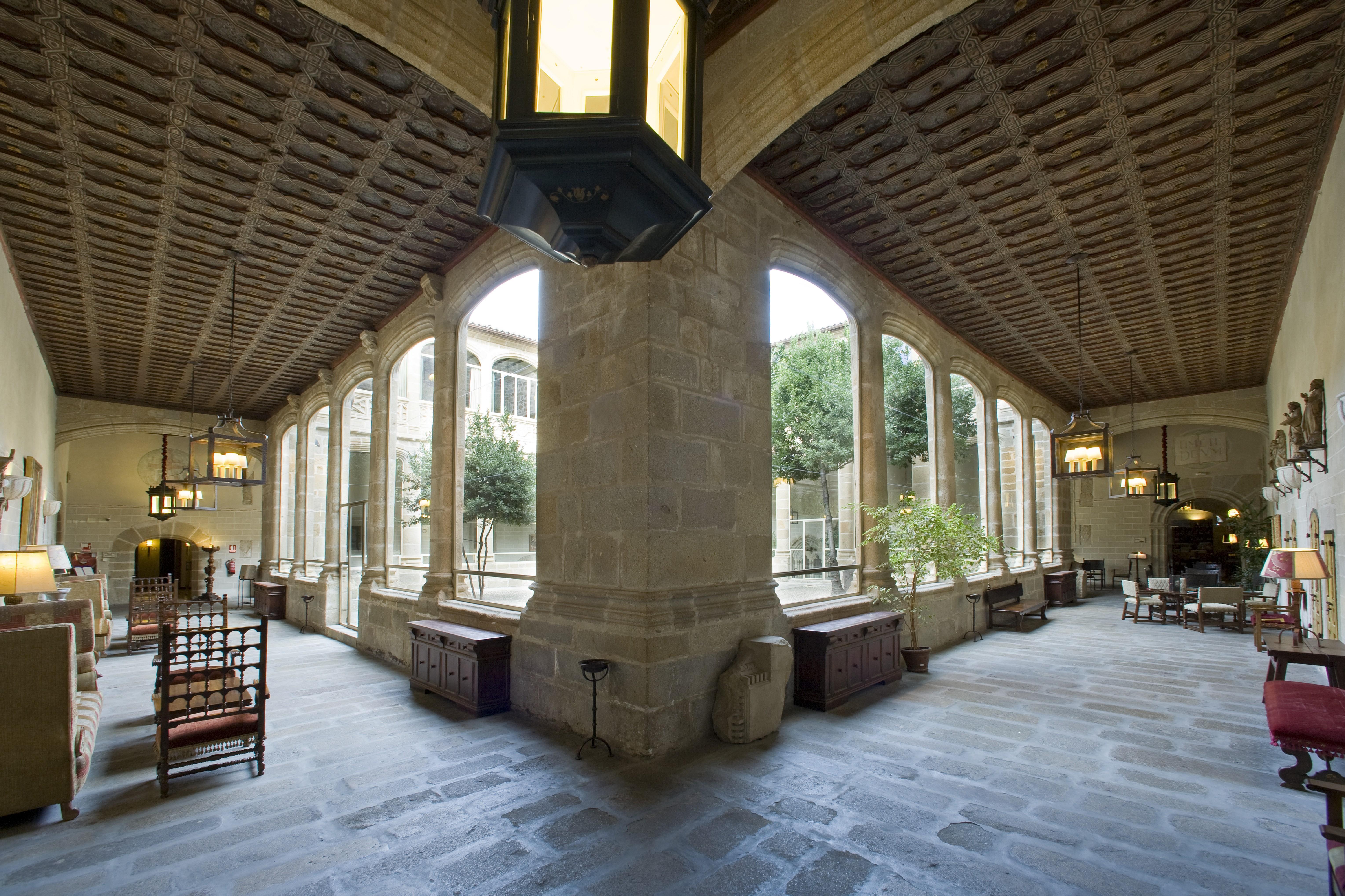 Parador De Plasencia Hotel Exterior photo