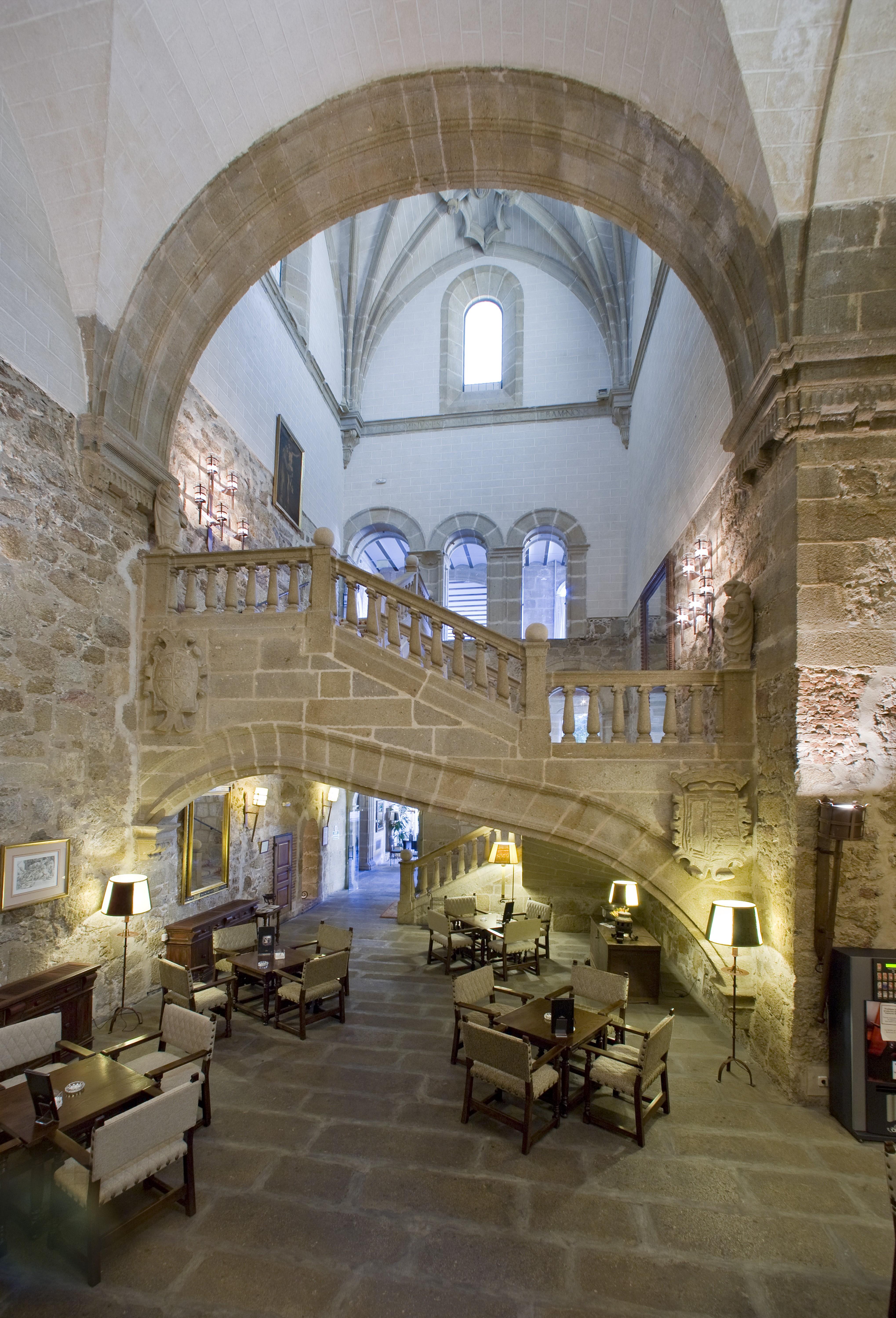 Parador De Plasencia Hotel Exterior photo