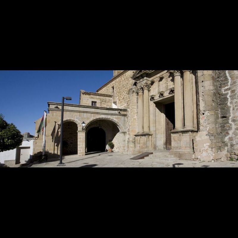 Parador De Plasencia Hotel Exterior photo