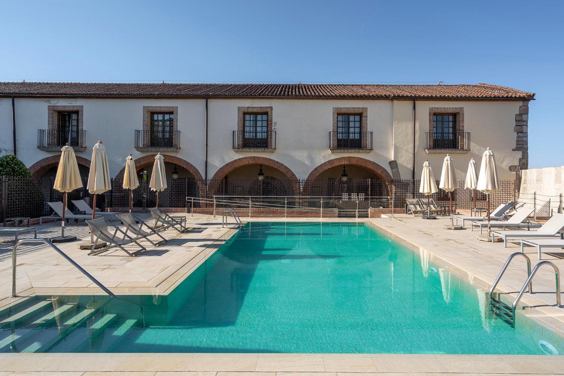 Parador De Plasencia Hotel Exterior photo