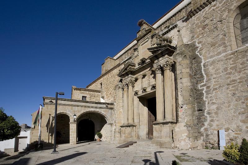 Parador De Plasencia Hotel Exterior photo