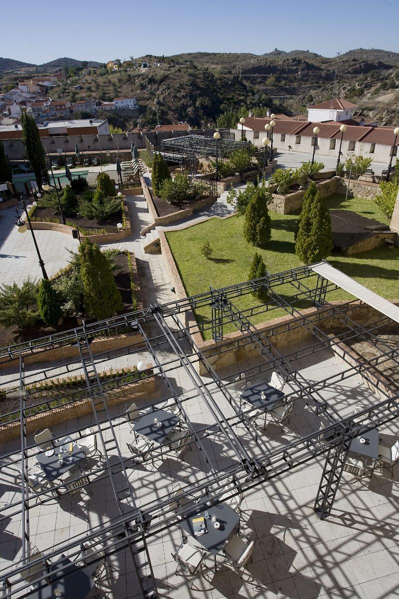 Parador De Plasencia Hotel Exterior photo